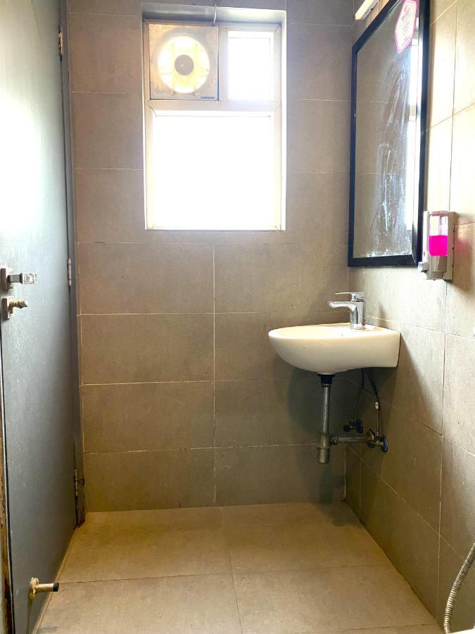 Qotel Hotel Ip Residency East Delhi Preet Vihar 新德里 外观 照片