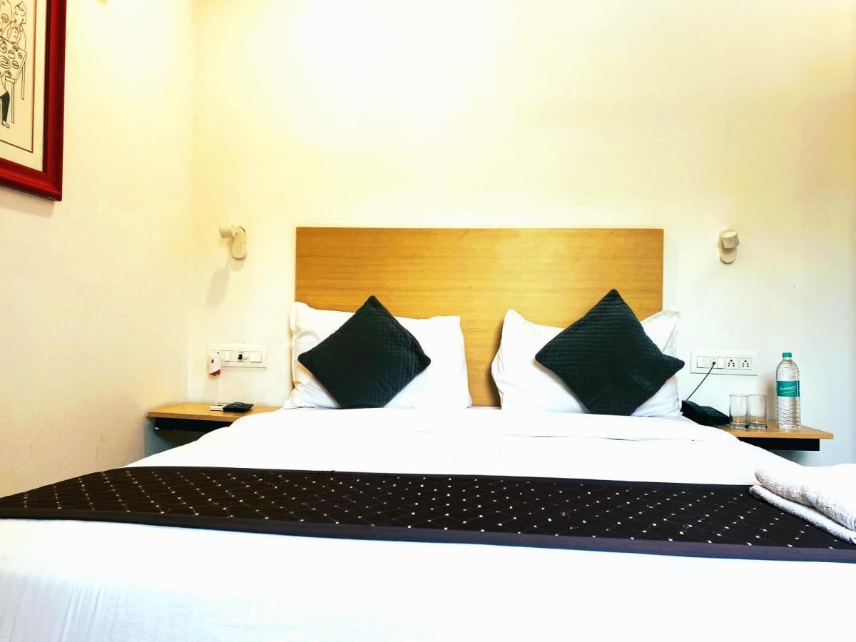 Qotel Hotel Ip Residency East Delhi Preet Vihar 新德里 外观 照片