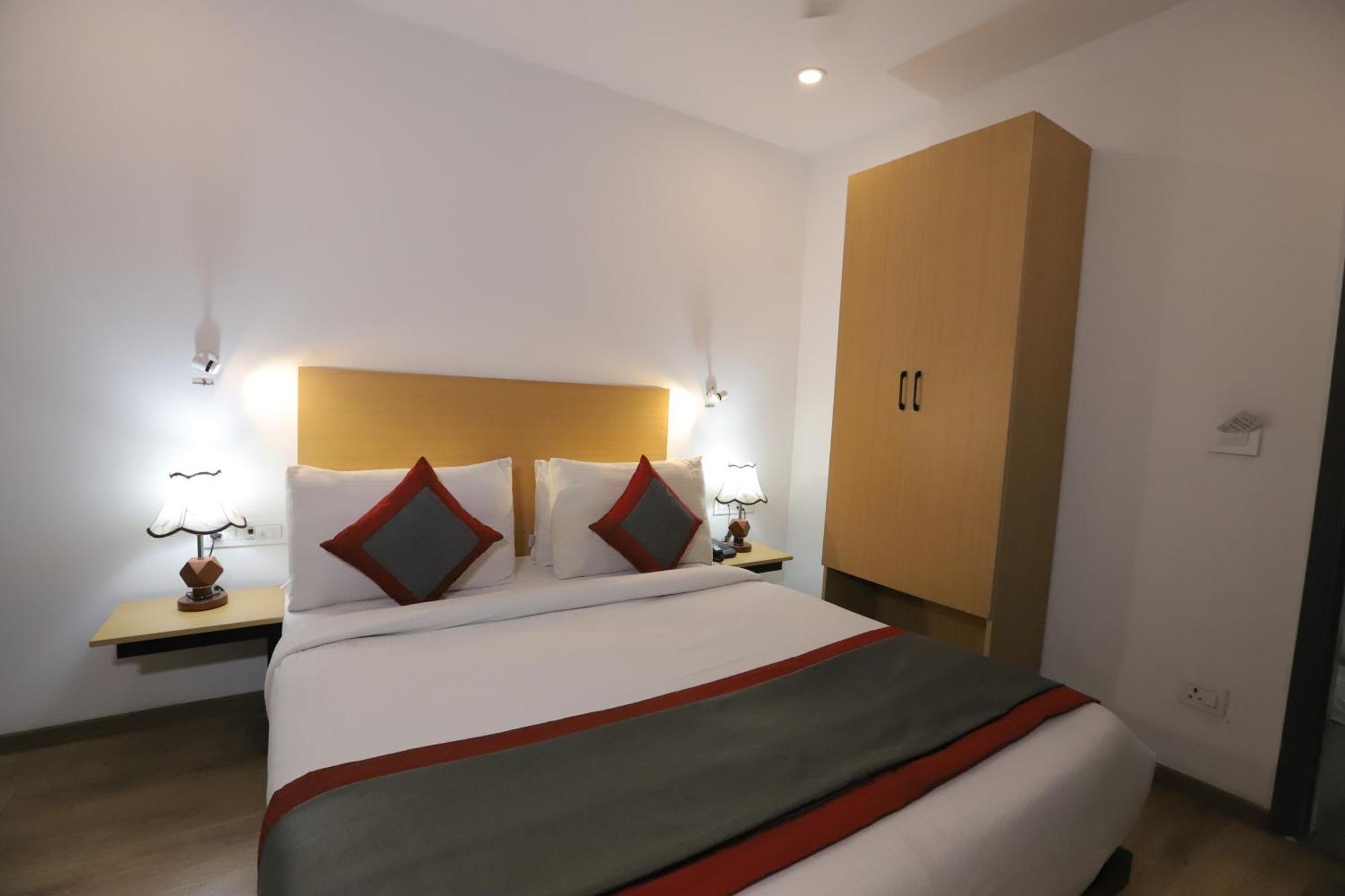 Qotel Hotel Ip Residency East Delhi Preet Vihar 新德里 外观 照片