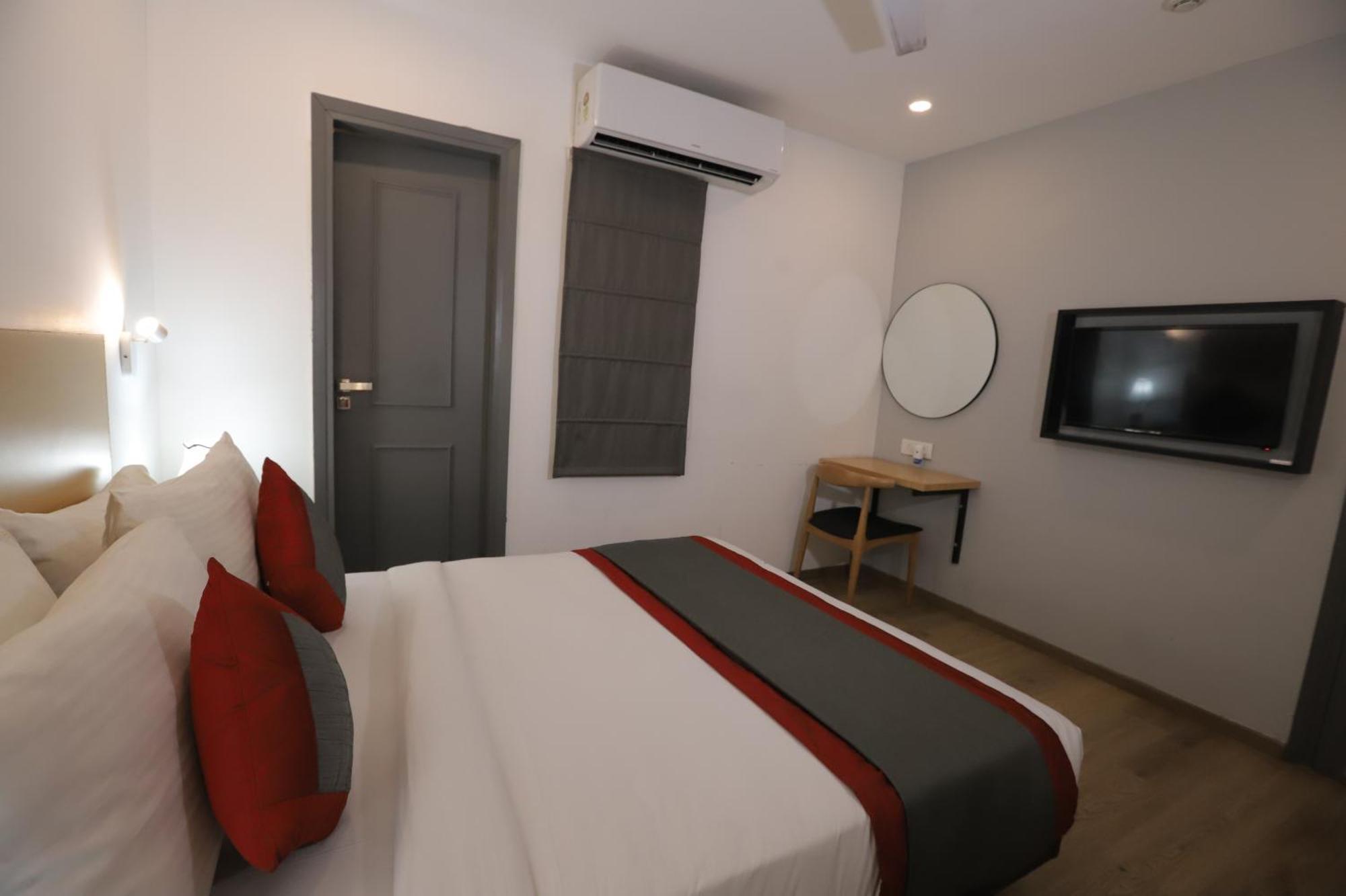 Qotel Hotel Ip Residency East Delhi Preet Vihar 新德里 外观 照片