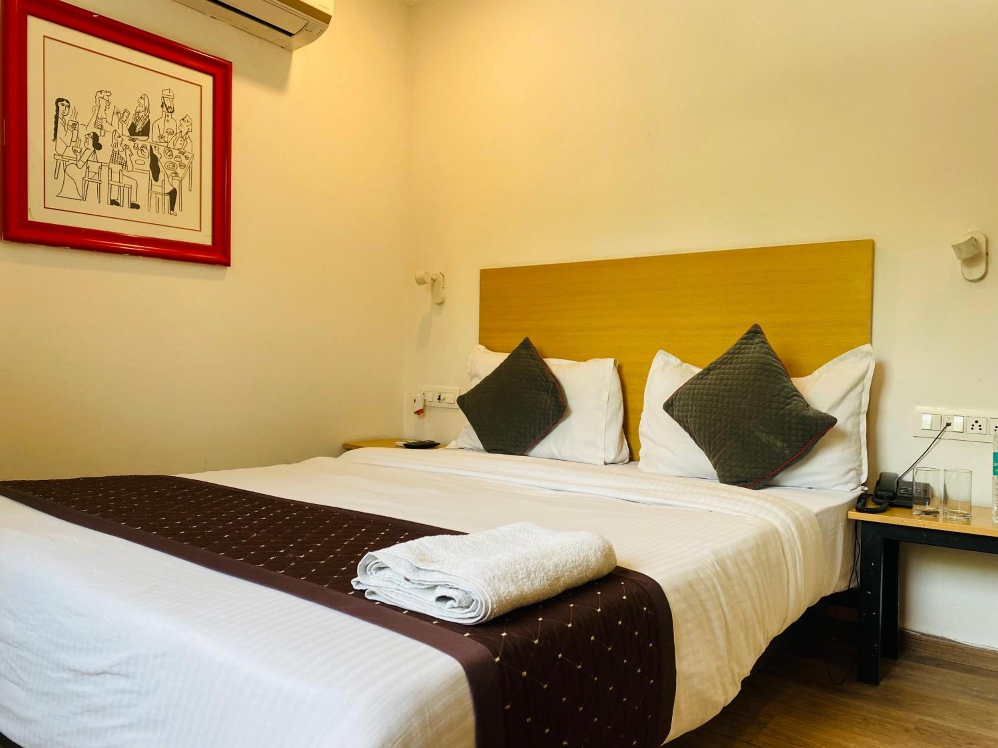 Qotel Hotel Ip Residency East Delhi Preet Vihar 新德里 外观 照片